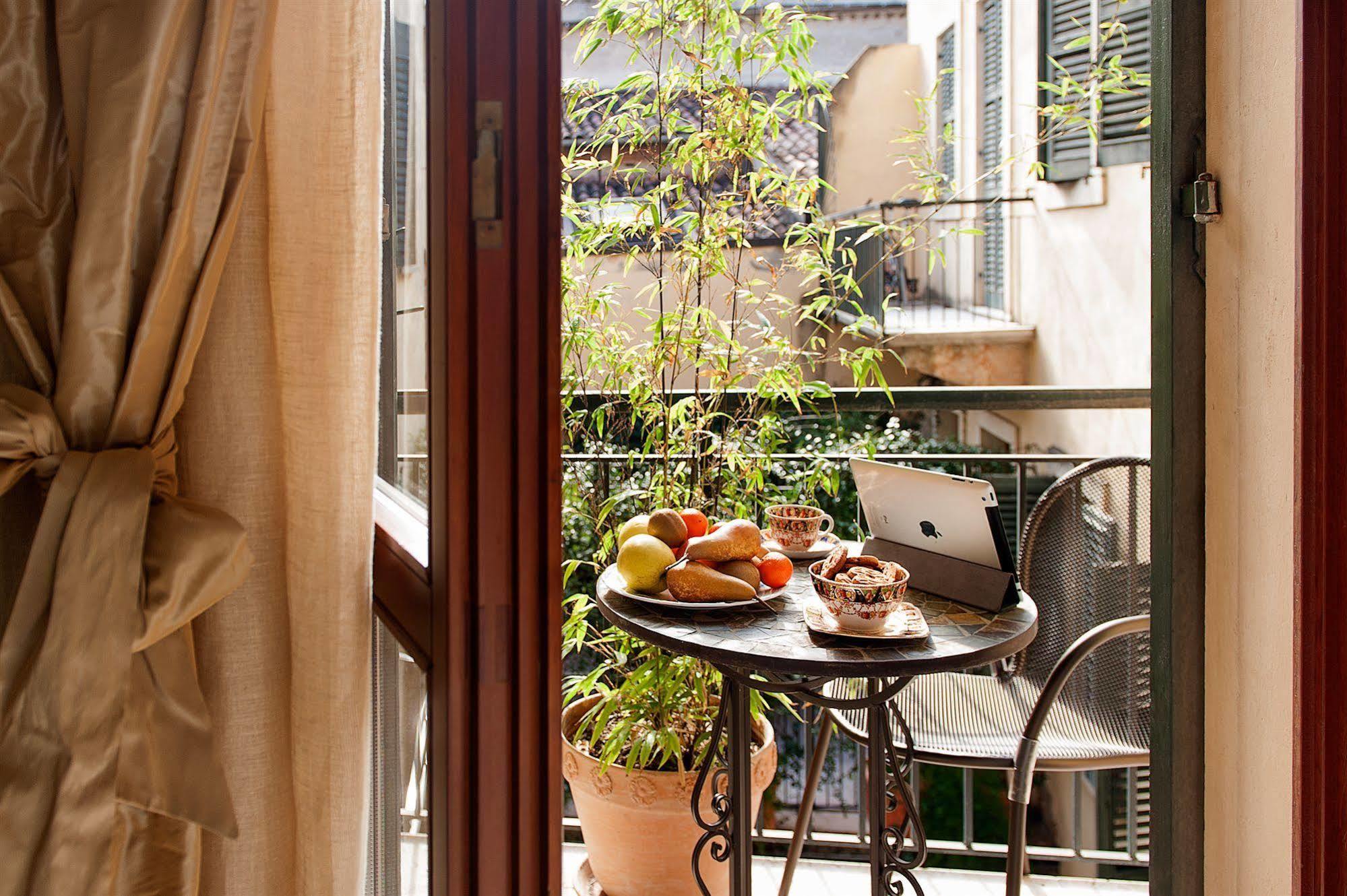 Residenza Borsari Bed & Breakfast Verona Bagian luar foto